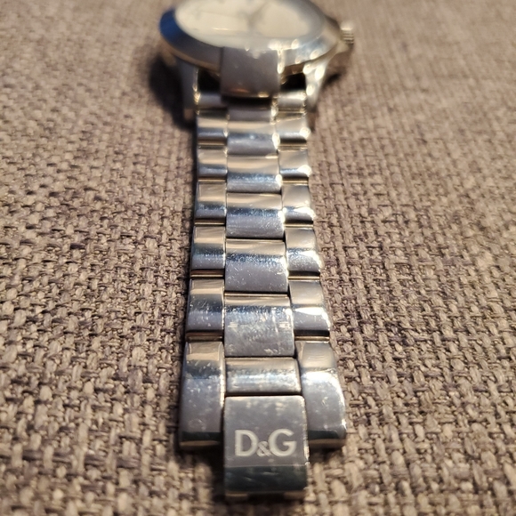 D&G Texas Mother Of Pearl Watch - Picture 4 of 5